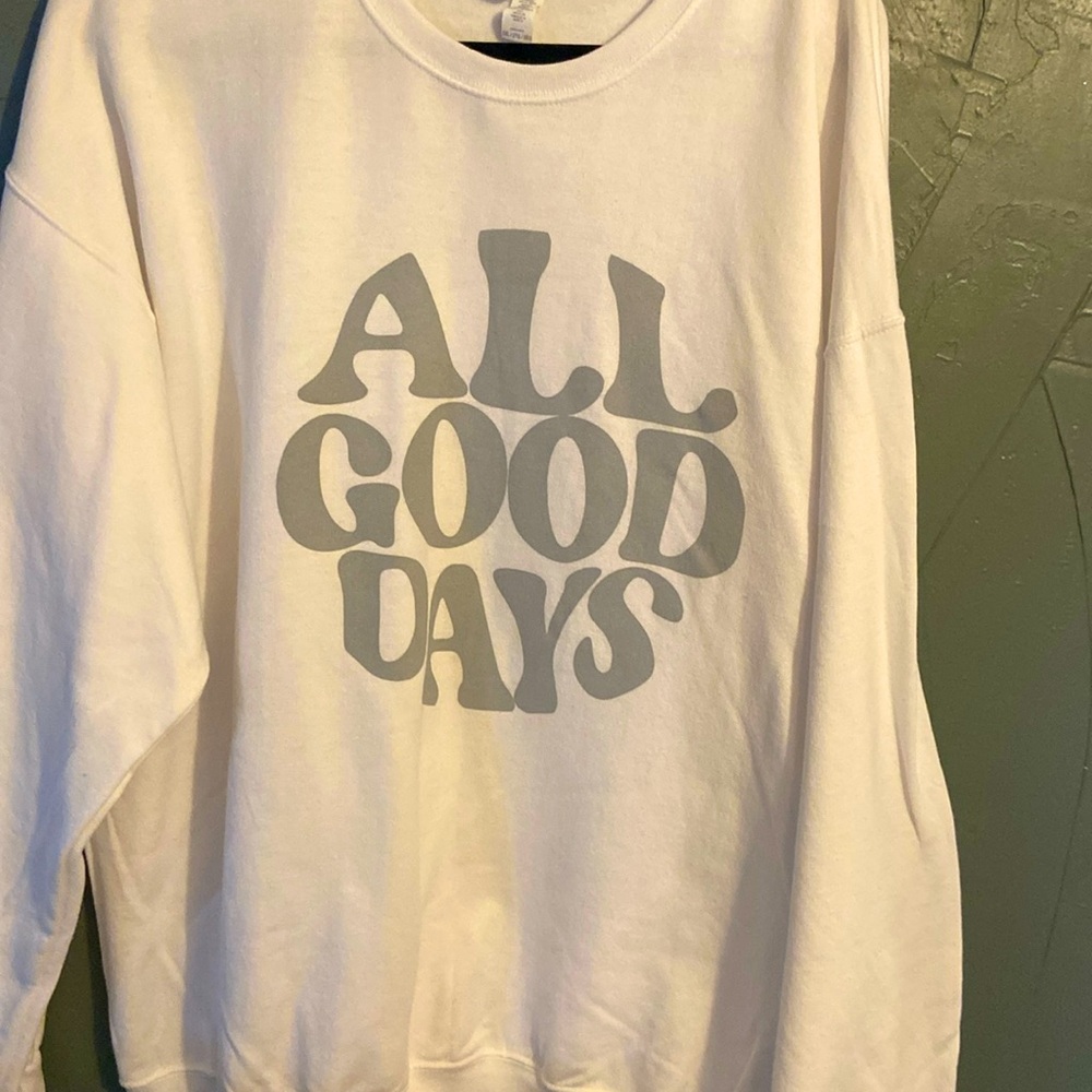 Women’s size 2xl sweatshirt.  New without tags